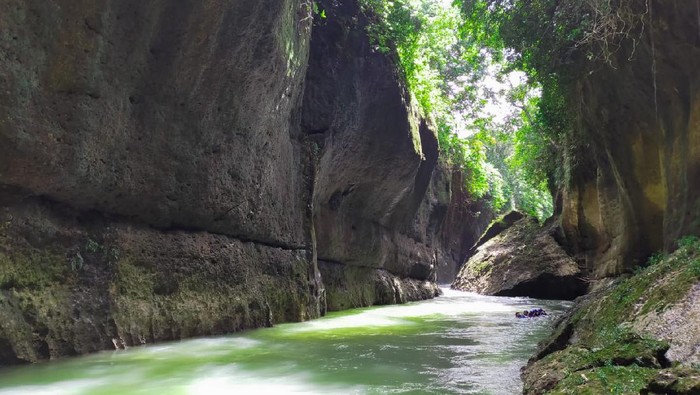 Body Rafting Sungai Ciwayang di Pangandaran