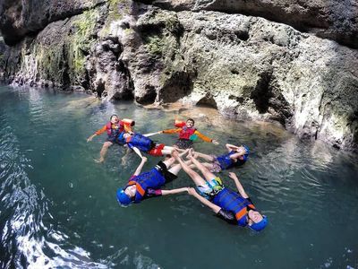 Foto: Serunya Body Rafting Menaklukkan Sungai Ciwayang