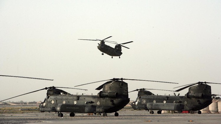 Deretan Foto Helikopter Canggih di Dunia Sejumlah negara kini mengoperasikan helikopter canggih untuk pertahanan negaranya seperti Apache, Super Cobra dan MI-24, yuk intip foto-fotonya!