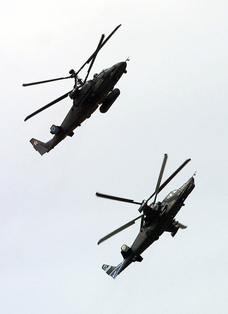 Sejumlah negara kini mengoperasikan helikopter canggih untuk pertahanan negaranya seperti Apache, Super Cobra dan MI-24, yuk intip foto-fotonya!