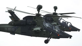 Eurocopter Tiger adalah helikopter tempur serang yang dibuat Eurocopter. Di Jerman dikenal sebagai the Tiger; di Prancis dan Spanyol helikopter ini disebut the Tigre. Pada awalnya, helikopter serbu Eurocopter Tiger EC-665 dikembangkan dan dibuat untuk Angkatan Darat Jerman dan Angkatan Darat Prancis. Getty Images/Sean Gallup  
