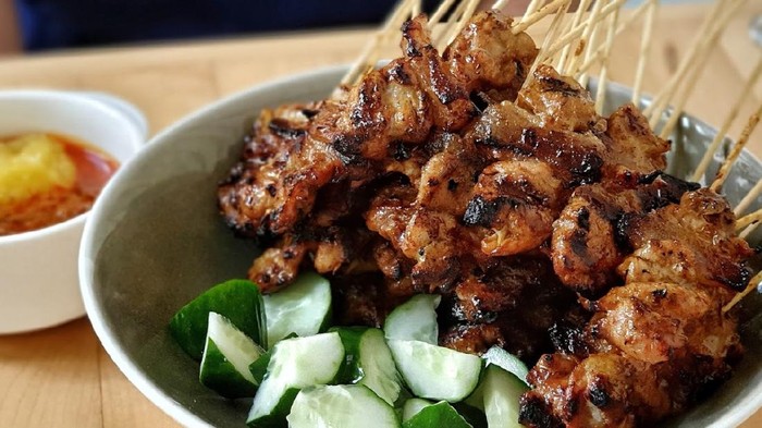 Dulu Dijual Ilegal, Kini Sate Babi Ini Harus Antre Sampai 6 Bulan