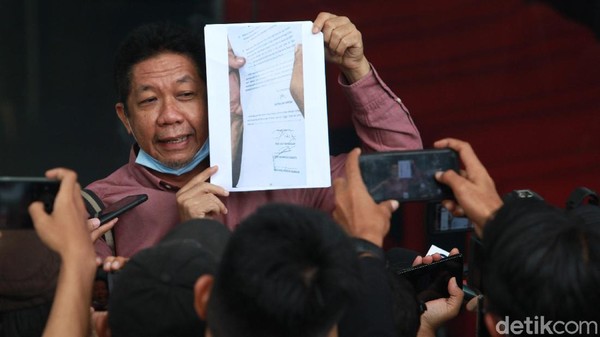 Effendi Ghazali Penuhi Panggilan KPK Terkait Kasus Bansos