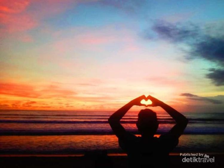Foto: Sunset di Pantai Kuta Bali Bikin Rindu
