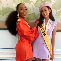 Baju sleeveless kembali menjadi andalan Aurra saat melakukan aktivitas bersama kontestan lain. (Foto: Instagram/@aurrakharisma)