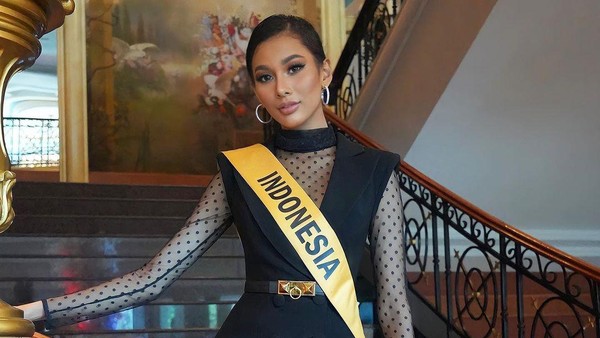 9 Gaya Seksi Aurra Kharisma di Miss Grand International 2020, Manglingi!