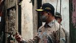 Potret Anies Datangi Lokasi Kebakaran Tewaskan 10 Orang di Matraman
