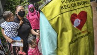 Sementara itu, menurut data Ikatan Dokter Anak Indonesia (IDAI) mencatat anak yang terinfeksi COVID-19 sebanyak 11,3 persen dari total kasus nasional per 1 Desember 2020. Jumlah kasus kematian anak akibat corona mencapai 21.237 jiwa dan dari jumlah tersebut, 0,9 persen merupakan anak berusia 0-5 tahun.  