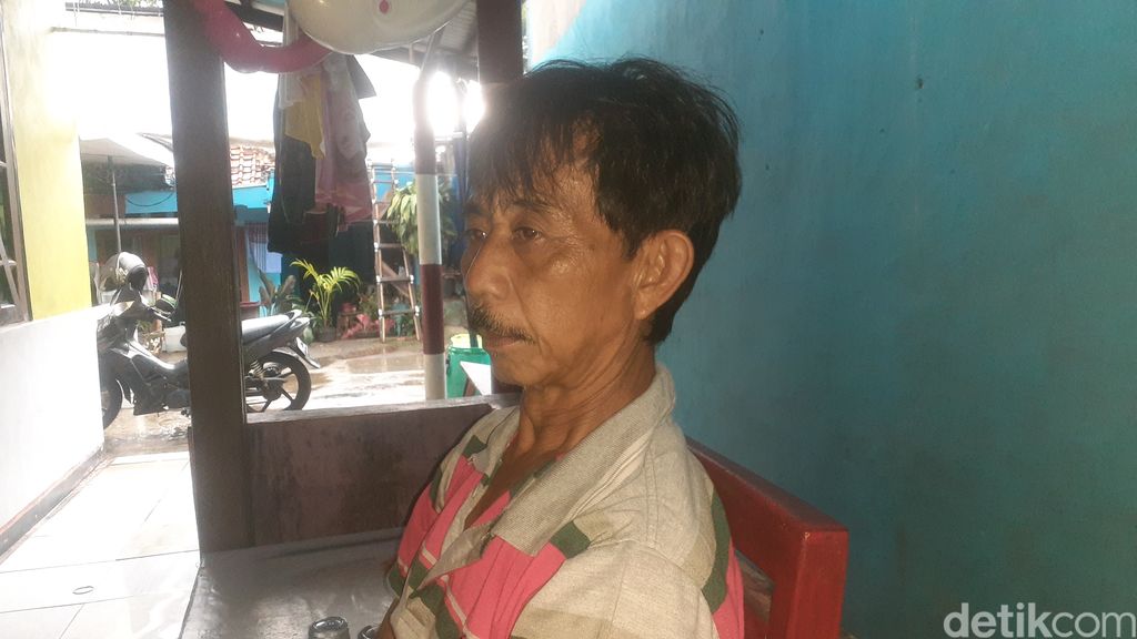Jl Cilebut di ruas dekat Jembatan Dua Tanah Sareal Bogor, rawan longsor, menanti pembangunan tembok antilongsor. 25 Maret 2021. (Afzal Nur Iman/detikcom)