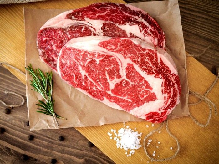 Kacau! Hobi Makan Daging Sapi Mentah, Perut Pria Ini Penuh Cacing Pita