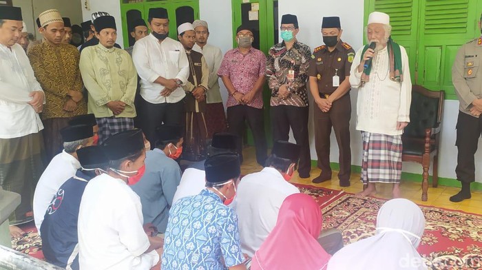 Kelompok Hakekok dipulangkan ke rumahnya.