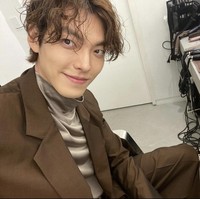 Dalam wawancaranya dengan T Singapore, Kim Woo Bin mengaku kesulitan karena baru pertama kali membuat akun sosial media. Namun, ia senang karena lebih mudah terhubung dengan penggemar. Foto: dok Instagram ____kimwoobin