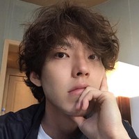 Film terbarunya ‘Alien’ akan segera tayang. Artis Korea berumur 31 tahun ini beradu akting dengan Ryu Jun Yeol, Kim Tae Ri, Honey Lee, dan Yum Jung Ah. Foto: dok Instagram ____kimwoobin