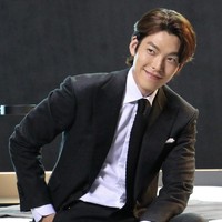 Kim Woo Bin pun mendapat sambutan hangat saat kembali ke hadapan publik. Ia menjadi presenter ajang Blue Dragon Film Awards 2019. Foto: dok Instagram ____kimwoobin