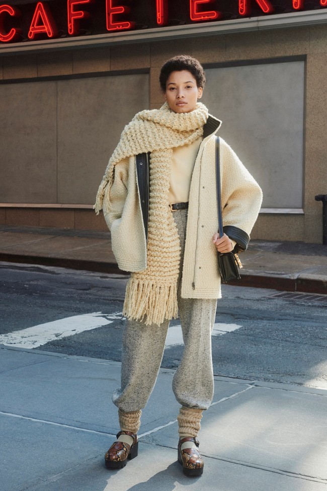 Koleksi busana fall/winter 2021 dari Tory Burch yang terinspirasi kota New York. Foto: dok. Courtesy of Tory Burch.