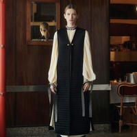 Koleksi busana fall/winter 2021 dari Tory Burch yang terinspirasi kota New York.  Foto: dok. Courtesy of Tory Burch.