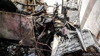 Sejumlah motor terbakar dan hanya menyisakan kerangkanya saja.