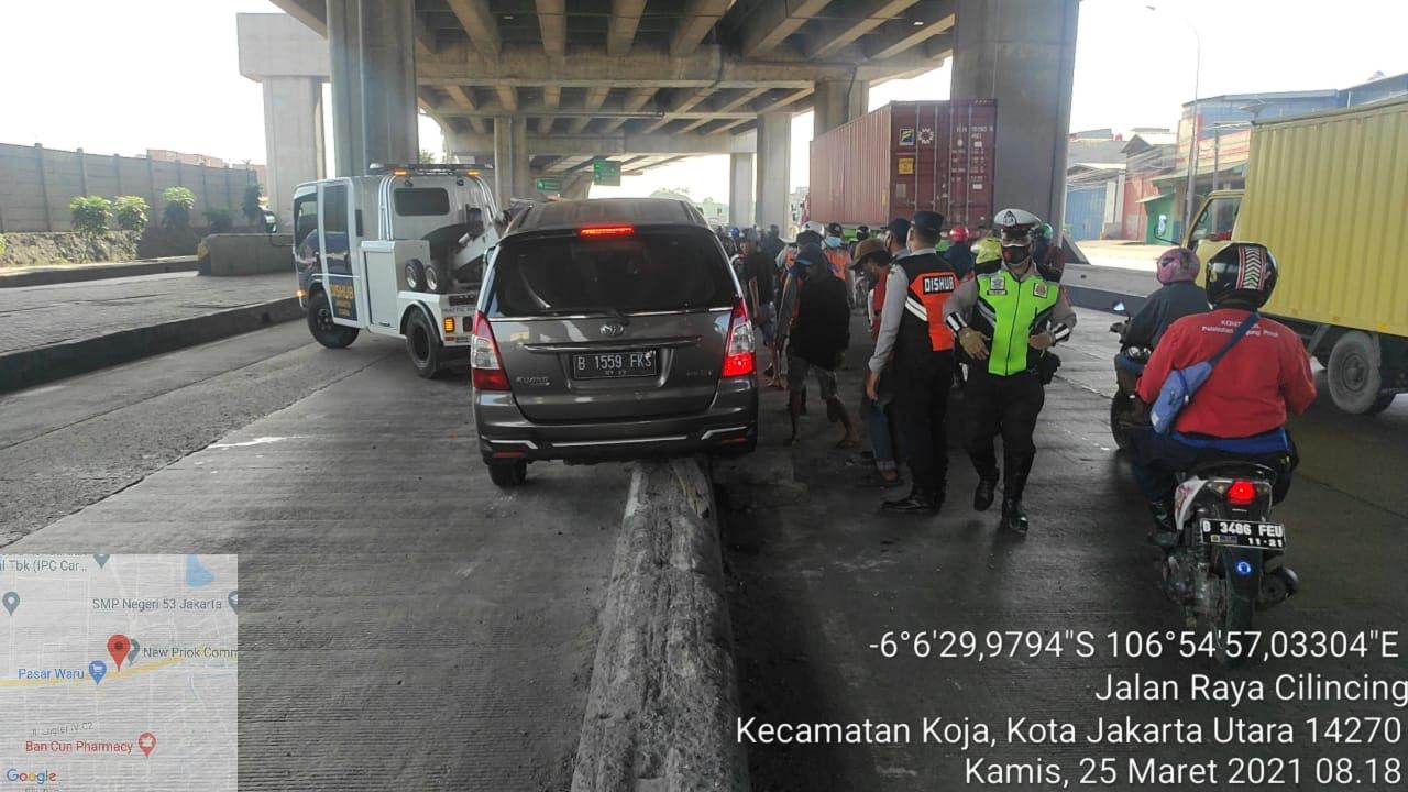 Lagi-lagi! Pembatas Jl Raya Cilincing di depan NPCT 1 ini bikin celaka, 25 Maret 2021. (Dok Sudinhub Jakut) Lagi-lagi! Pembatas Jl Raya Cilincing di depan NPCT 1 ini bikin celaka, 25 Maret 2021. (Dok Sudinhub Jakut)