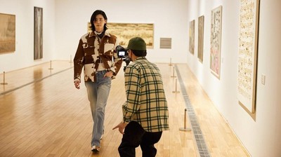 7 Pesona Lee Jong Suk Beraksi Jadi Model di Seoul Fashion Week Pasca Wamil