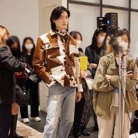 Pemain Romance is a Bonus Book ini kembali ke runway setelah meninggalkan dunia tersebut untuk fokus akting. Dalam sebuah wawancara, ia pun mengungkap alasannya kembali ke profesi lamanya itu. Pria 31 tahun ini mengaku ingin menampilkan sisi lainnya kepada para penggemar. Foto: Dok. A-Man Project