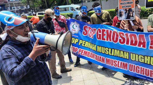 Massa Demo di Kedubes China