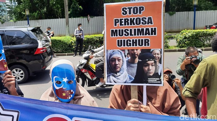 Massa Demo di Kedubes China
