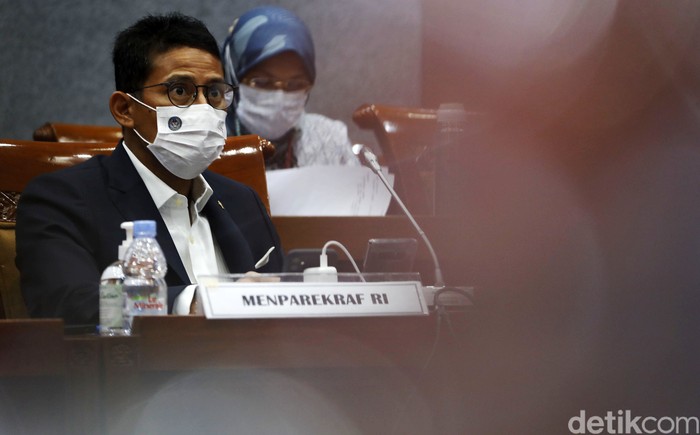 Komisi X DPR RI menggelar rapat Kerja (raker) dengan Menteri Pariwisata dan Ekonomi Kreatif/Badan Pariwisata dan Ekonomi Kreatif Republik Indonesia, di ruang Komisi X Gedung Parlemen, Senayan, Jakarta, Kamis (25/03/2021).