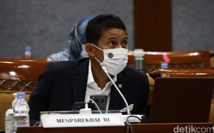 Komisi X DPR RI menggelar rapat Kerja (raker) dengan Menteri Pariwisata dan Ekonomi Kreatif/Badan Pariwisata dan Ekonomi Kreatif Republik Indonesia, di ruang Komisi X Gedung Parlemen, Senayan, Jakarta, Kamis (25/03/2021).