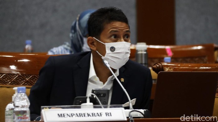 Komisi X DPR RI menggelar rapat Kerja (raker) dengan Menteri Pariwisata dan Ekonomi Kreatif/Badan Pariwisata dan Ekonomi Kreatif Republik Indonesia, di ruang Komisi X Gedung Parlemen, Senayan, Jakarta, Kamis (25/03/2021).