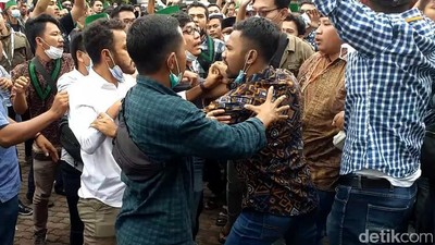 Momen Adu Jotos Pemilihan Ketum HMI di Surabaya