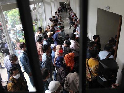 Momen saat Ratusan Karyawan Tuntut Pembayaran Gaji