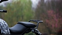 Sama dengan Royal Enfield Himalayab, motor ini juga dibekali rak kecil untuk membawa perlengkapan. Pada bagian samping juga sudah dipasang tempat untuk memasang pannier atau tas samping.Foto: newmotor.cn