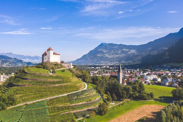 Liechtenstein menjadi salah satu negara terkecil di dunia. Luasnya hanya 160 km persegi di Pegunungan Alpen. (Getty Images)