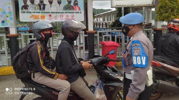 Otoritas Pelabuhan Lembar bersama TNI dan Polri meningkatkan pemeriksaan penumpang yang keluar masuk Pelabuhan Lembar, Lombok Barat