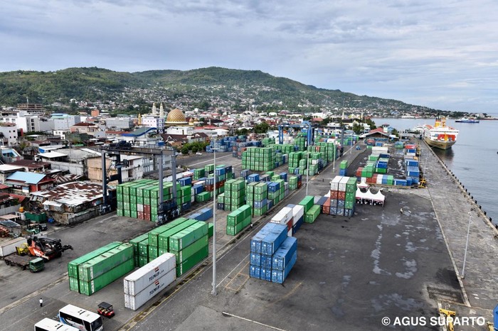 Pelabuhan Ambon Baru (Ambon New Port) akan segera dibangun untuk mendukung pengembangan Maluku menjadi lumbung ikan nasional.