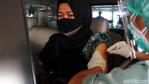 Rumah Sakit UI Layani Vaksinasi Drive Thru