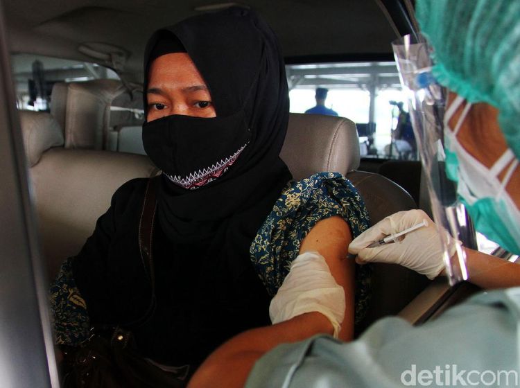Rumah Sakit UI Layani Vaksinasi Drive Thru