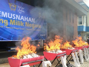 Modus Nakal Pengedar Rokok Ilegal, Barang Dikemas Mirip Paket Mebel