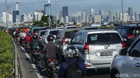 Kemacetan arus lalu lintas ini terjadi pukul 07.30 WIB.