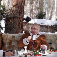 Dalam beberapa foto, pria 68 tahun ini juga ditemani Menteri Pertahanan Rusia Sergei Shoygu. (Foto: Alexei Druzhinin, Sputnik, Kremlin Pool Photo via AP)