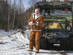 Foto: 7 Aksi Vladimir Putin Pemotretan di Hutan Bersalju, Bak Model