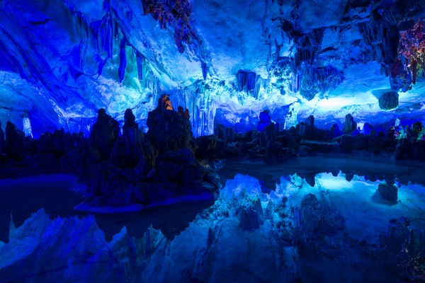 Reed Flute cave ditemukan pertama kali oleh tiga orang petani yakni, Ru Ming Yuan, Shi Che Ming, dan De Chung pada 1171. (Getty Images/iStockphoto) Reed Flute cave ditemukan pertama kali oleh tiga orang petani yakni, Ru Ming Yuan, Shi Che Ming, dan De Chung pada 1171. (Getty Images/iStockphoto)