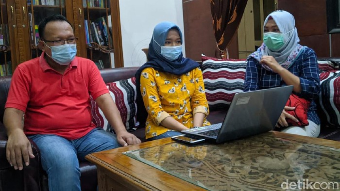 Nama Rizqi Nabila Ramadhani tengah menjadi pemberitaan. Ia merupakan salah satu peserta termuda yang lolos SNMPTN 2021 di Universitas Airlangga (Unair) Surabaya.