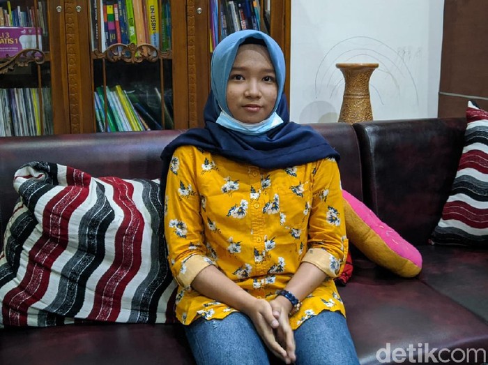 Nama Rizqi Nabila Ramadhani tengah menjadi pemberitaan. Ia merupakan salah satu peserta termuda yang lolos SNMPTN 2021 di Universitas Airlangga (Unair) Surabaya.