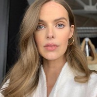 Aku ingin berbicara tentang tubuh dan aku juga ingin berbicara tentang hal-hal seperti menopause. Aku ingin bicara tentang penuaan, bekas luka, strech mark, ungkapnya.  Foto: Dok. Instagram/@robynlawley