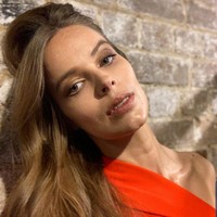 Luka tersebut menjadi pengingat bahwa aku masih selamat dari kecelakaan, ucapnya, seperti dikutip dari Yahoo Style.  Foto: Dok. Instagram/@robynlawley