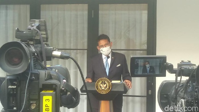 Sandiaga Uno pasca bertemu Menlu Singapura di rumah dinasnya, Kamis (23/3).
