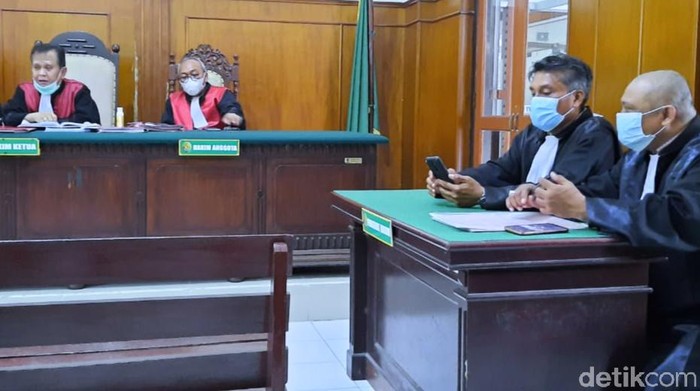 sidang pembunuhan di surabaya