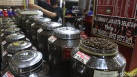 Seperti para petani kopi arabika di dataran tinggi Gayo, Aceh. Mereka terus meningkatkan produksi yang permintaannya kembali meningkat di pasar Internasional.  