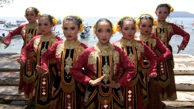 Terhanyut Tari Kreasi Larung Sesaji di Banyuwangi